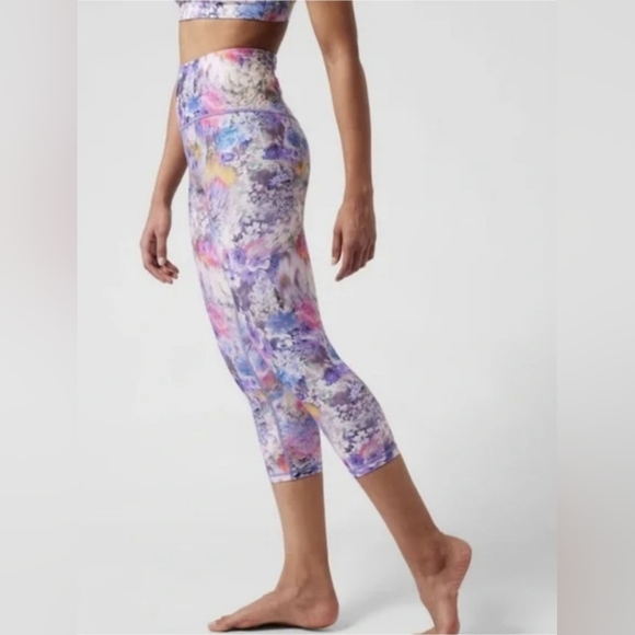 Athleta Pants - Athleta Elation Capris, Size M